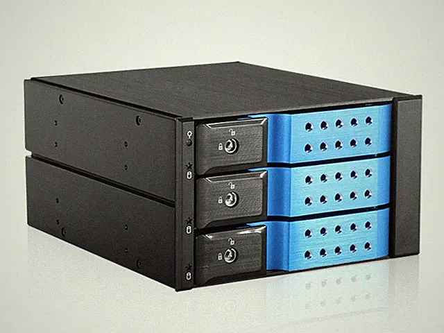 iStarUSA BPN-DE230SS-BL 2x5.25" to 3x3.5" HDD SAS/SATA Trayles Hot-Swap Rack
